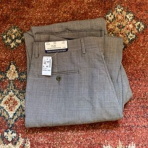 NWT - Men’s Jos. A. Bank dress pants - Size 34W